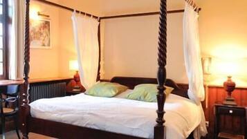 Family Room | Individually decorated, desk, free WiFi