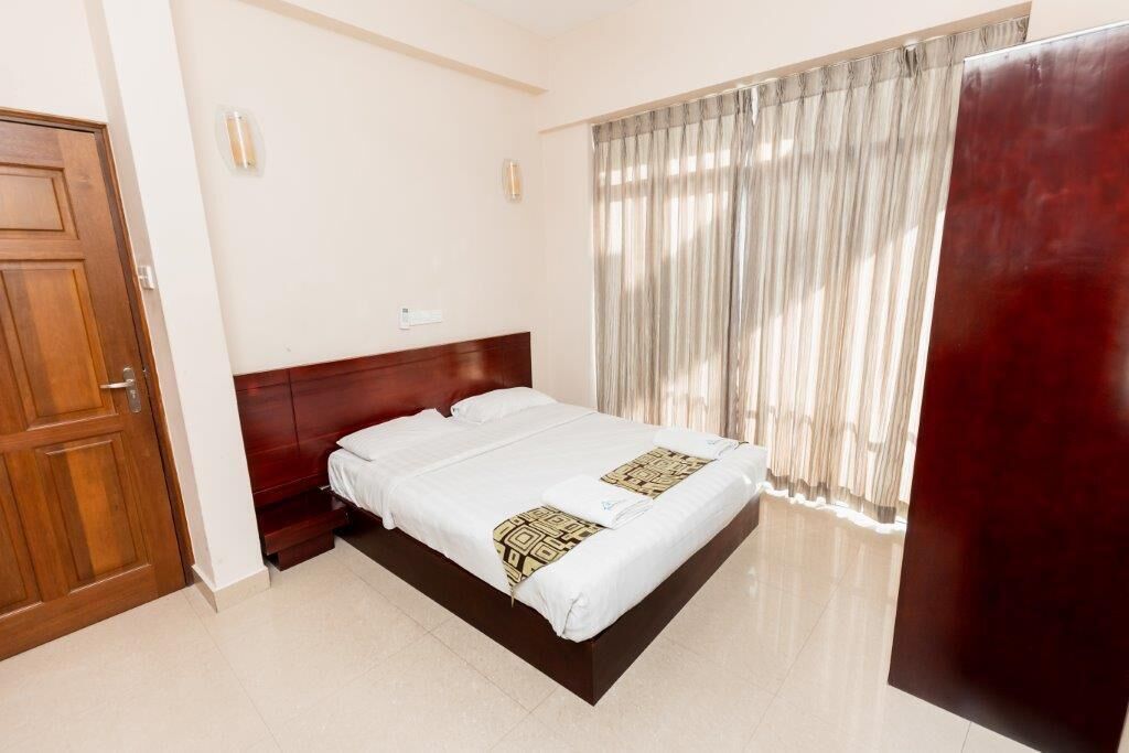 1 habitación, caja de seguridad en la habitación y escritorio 