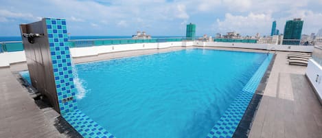 Outdoor pool, pool loungers
