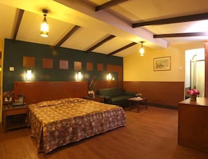 In-room safe, rollaway beds, free WiFi - Hotel Jai (Kodaikanal)