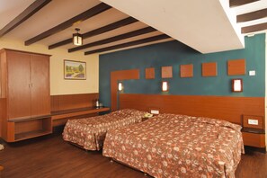 Family Triple Room, 2 Double Beds | In-room safe, rollaway beds, free WiFi - Hotel Jai (Kodaikanal)
