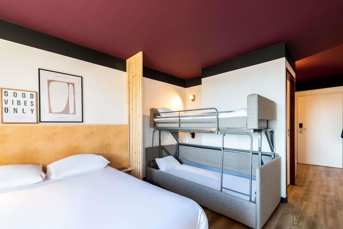 Family Room (Pop. 4 people) | Premium bedding, individually furnished, desk, laptop workspace