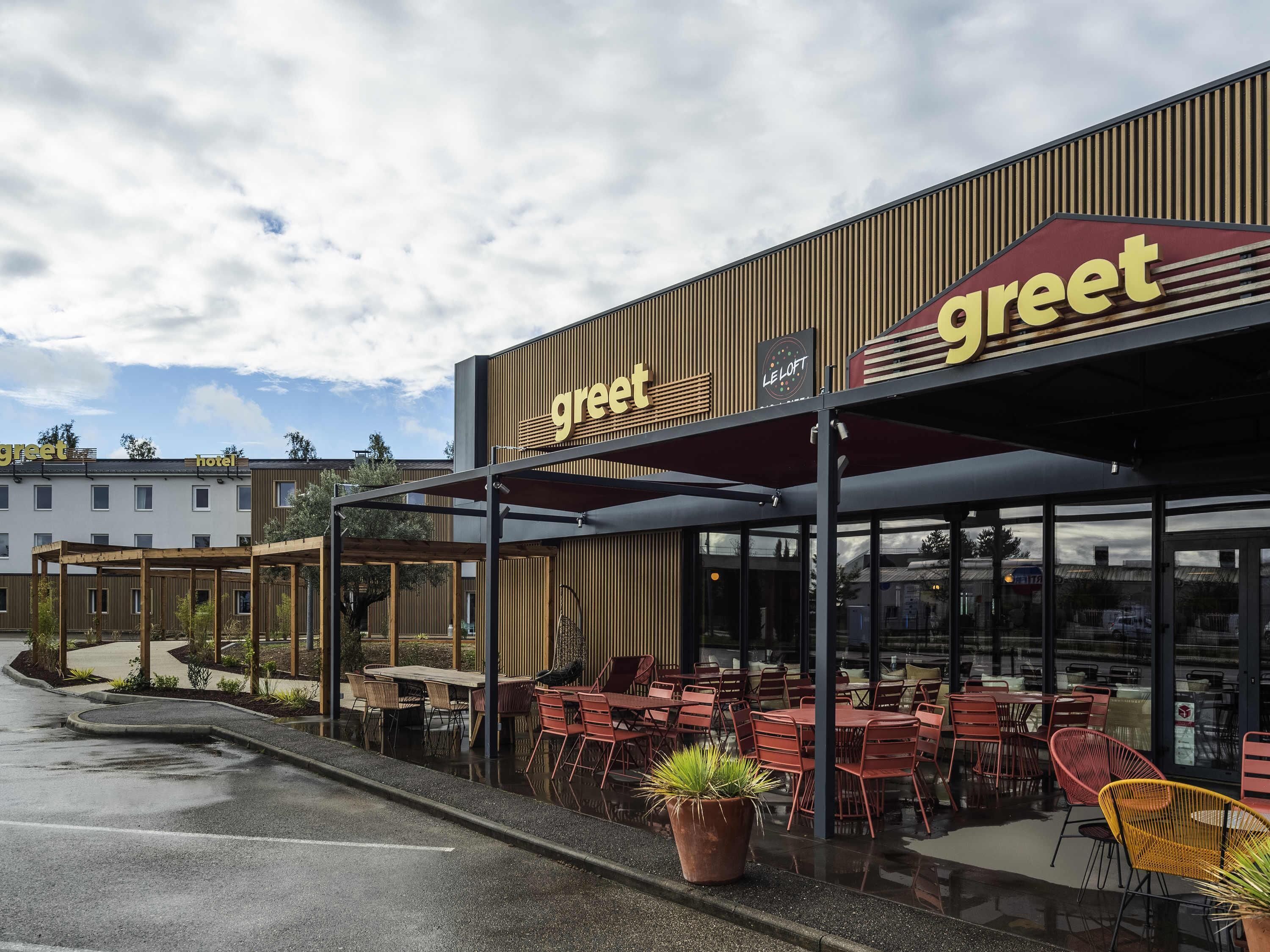 Déjeuner et dîner servis sur place