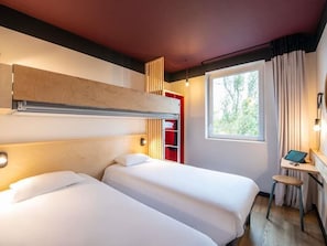 A hotel room with two beds, a desk, a window with curtains, and a red cabinet. - Greet Hotel Bourg-en-Bresse Sud Montagnat (Montagnat)