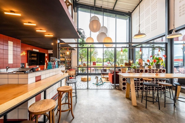 Serveert lunch en diner, Italiaanse gerechten