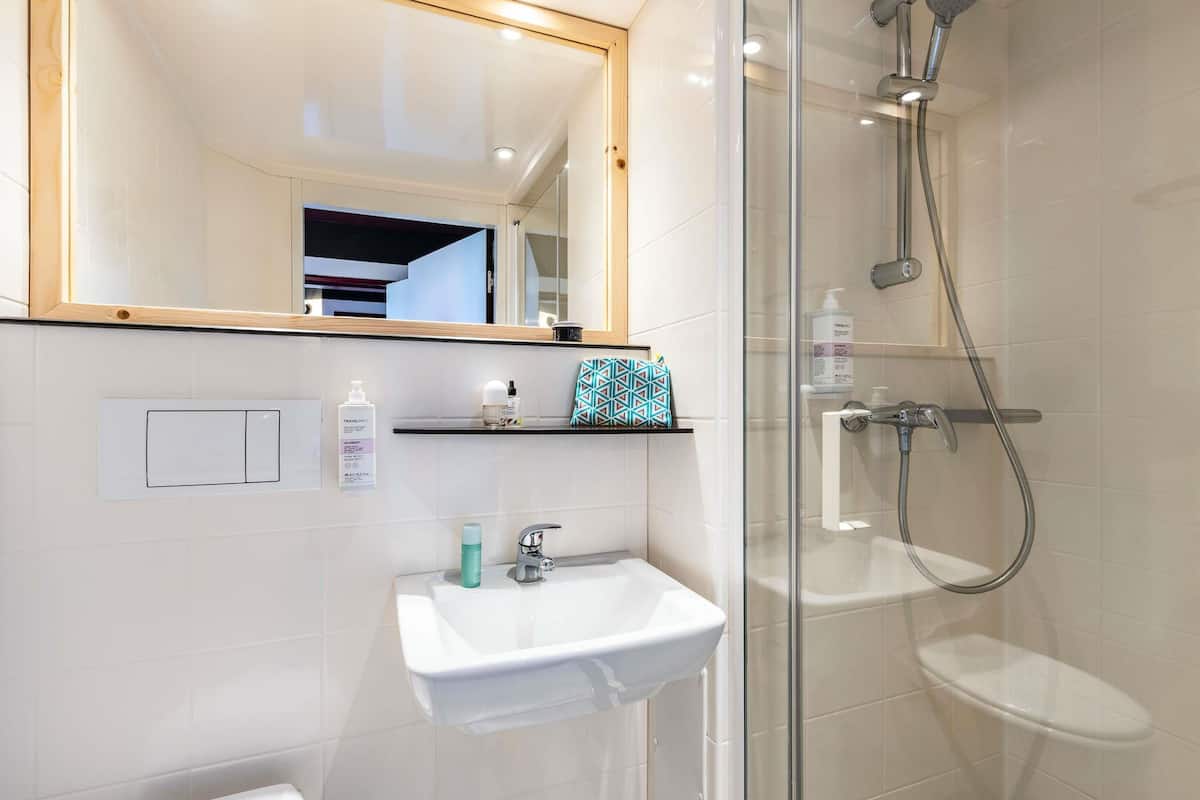 Literie de qualité supérieure, ameublement personnalisé, bureau