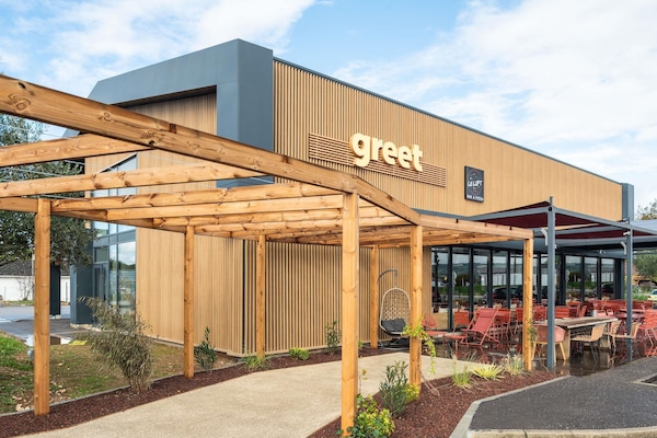 Lunch and dinner served, Italian cuisine