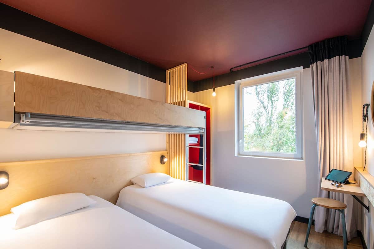 Room, 3 Single Beds