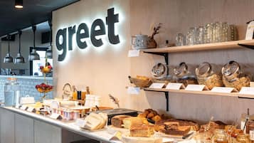 Desayuno buffet diario (EUR 9.50 por persona)
