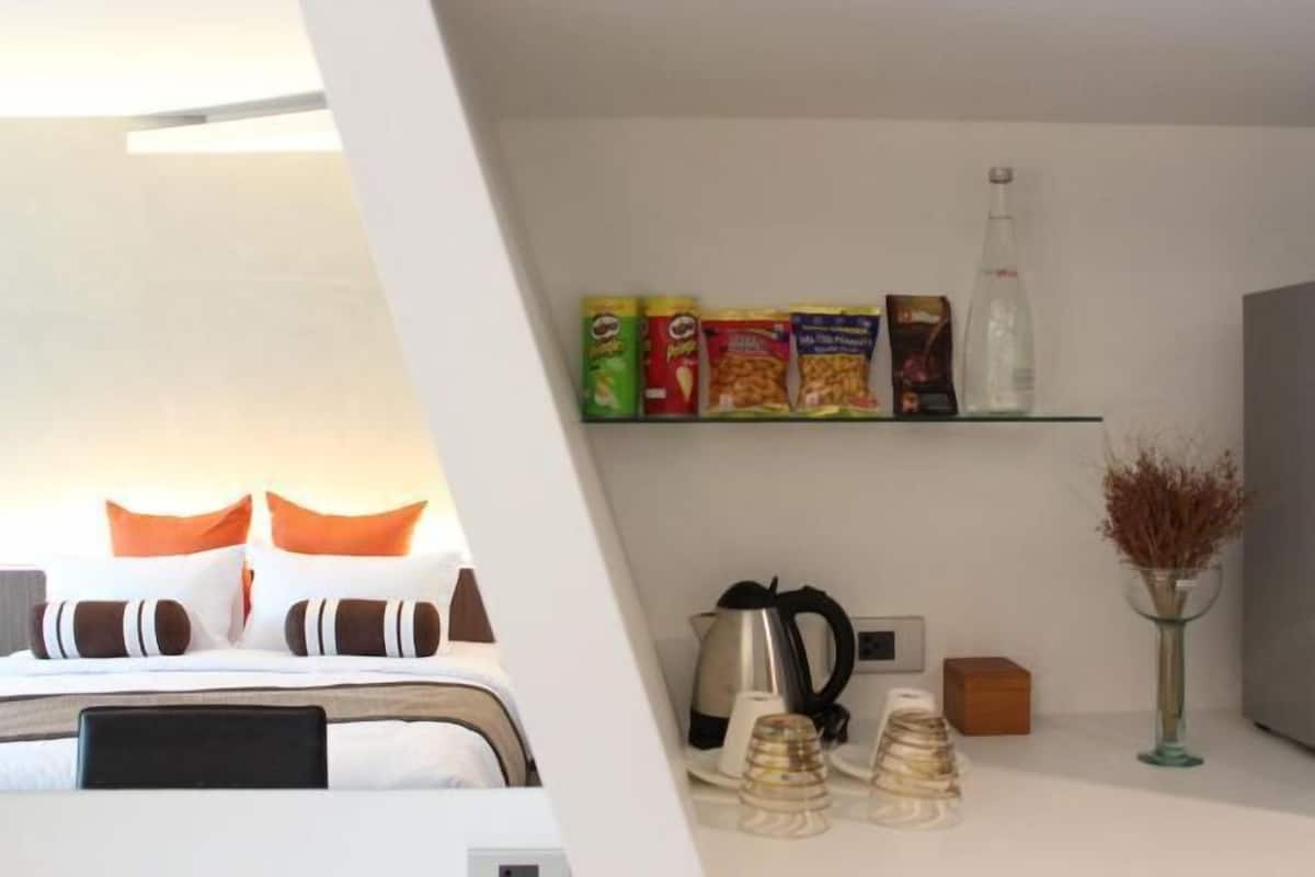 1 bedroom, premium bedding, minibar, in-room safe