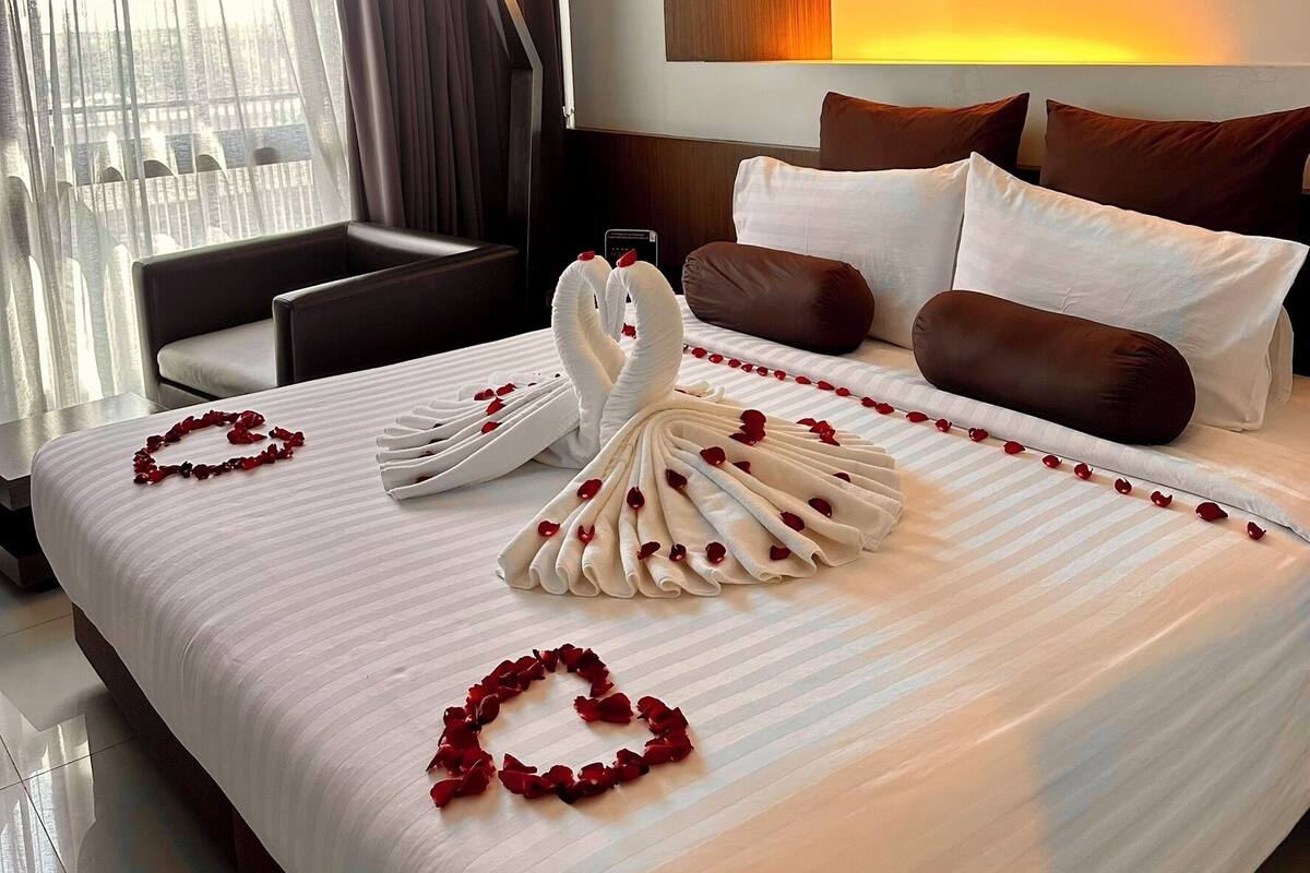 Premium bedding, minibar, in-room safe, desk