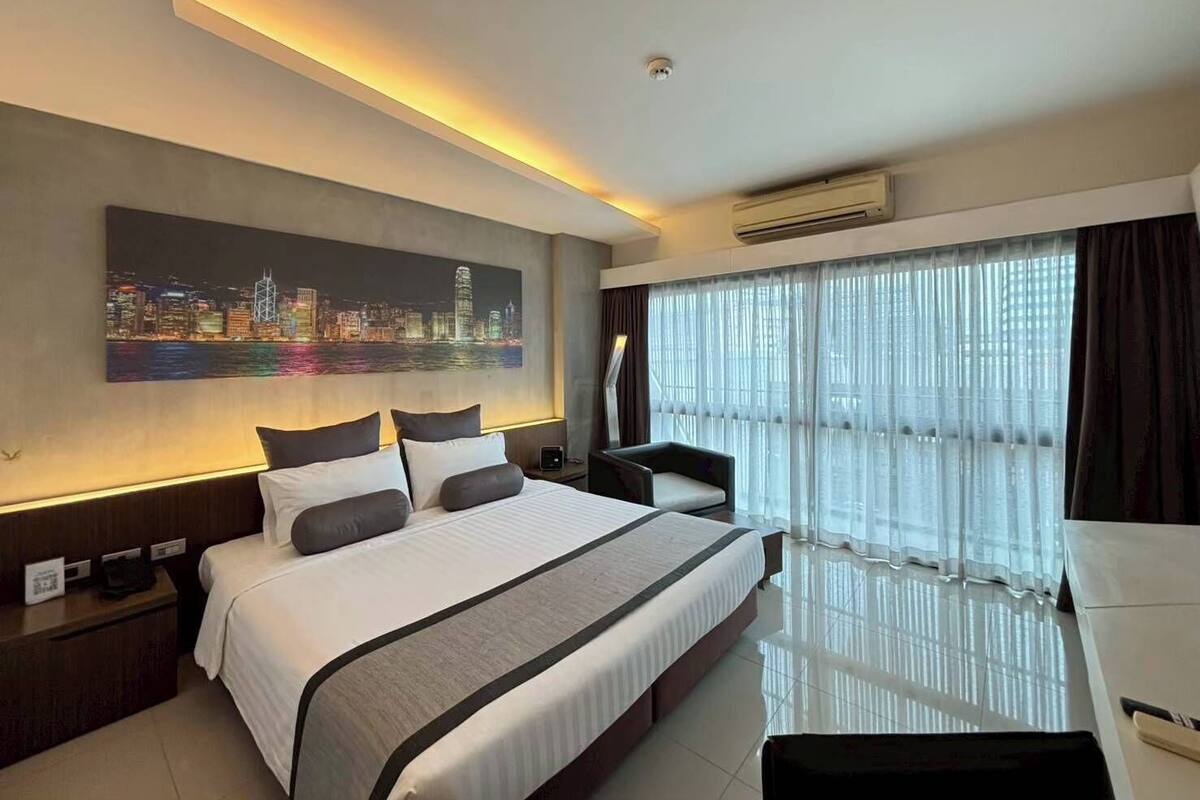 Premium bedding, minibar, in-room safe, desk