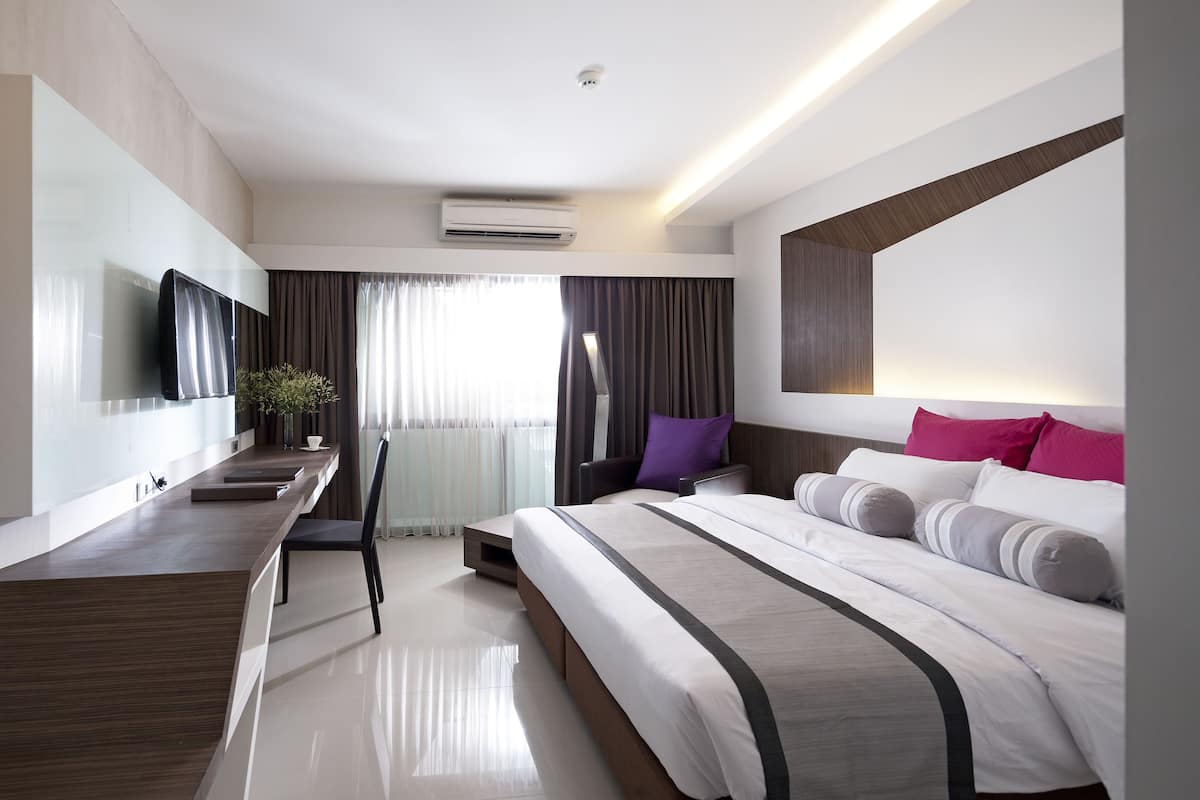 Deluxe Double Room | 1 bedroom, premium bedding, minibar, in-room safe