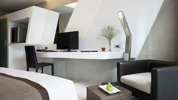 Superior Double Bed/Express Way View | Roupas de cama premium, frigobar, cofres nos quartos, escrivaninha