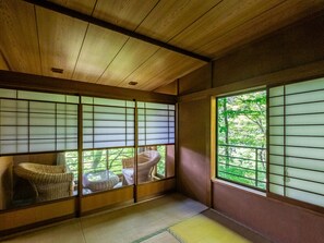 In-room safe, free WiFi, bed sheets