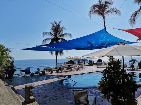 3 outdoor pools, pool umbrellas, sun loungers