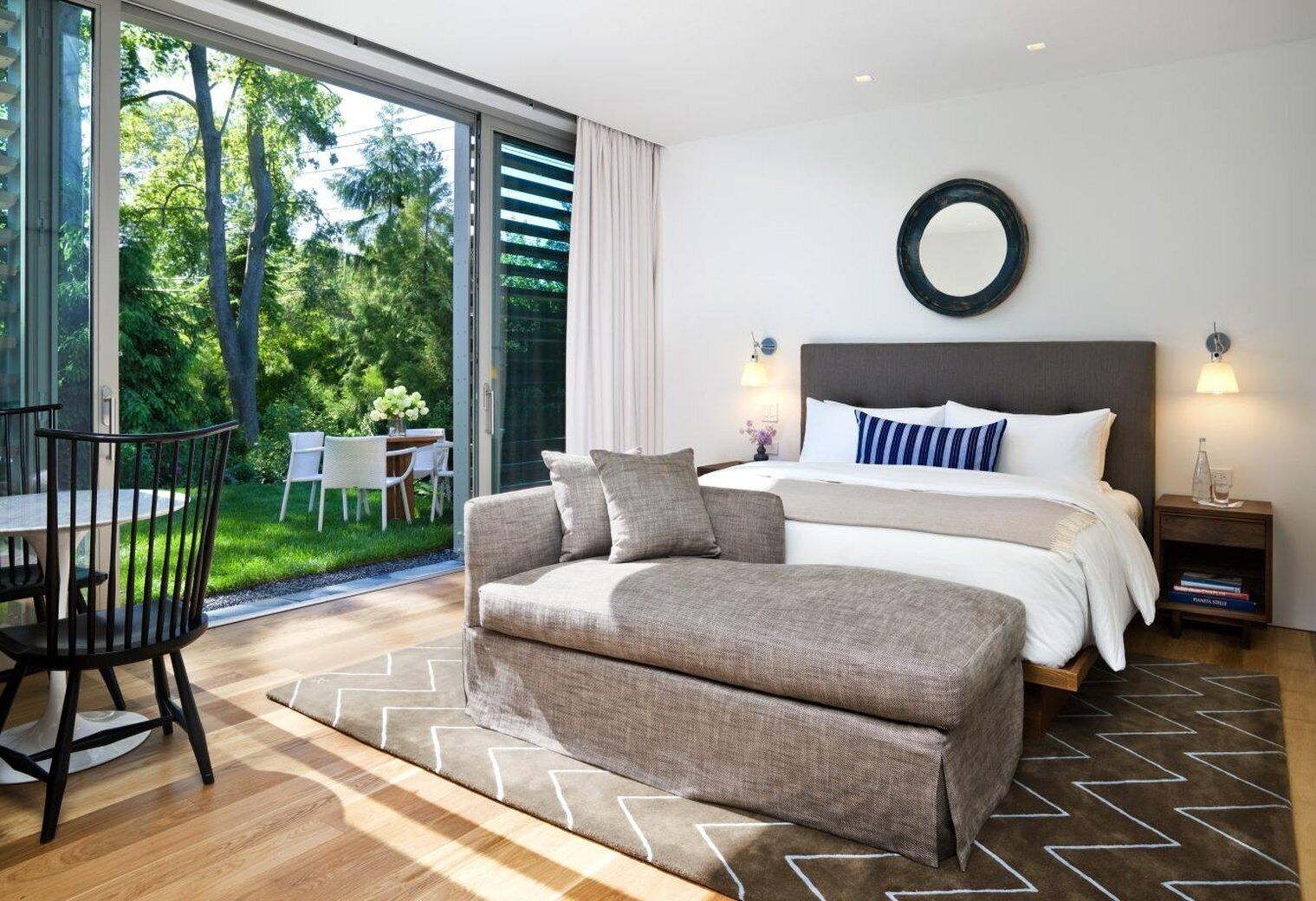 cottage, 1 king bed | premium bedding, minibar, in-room safe, desk