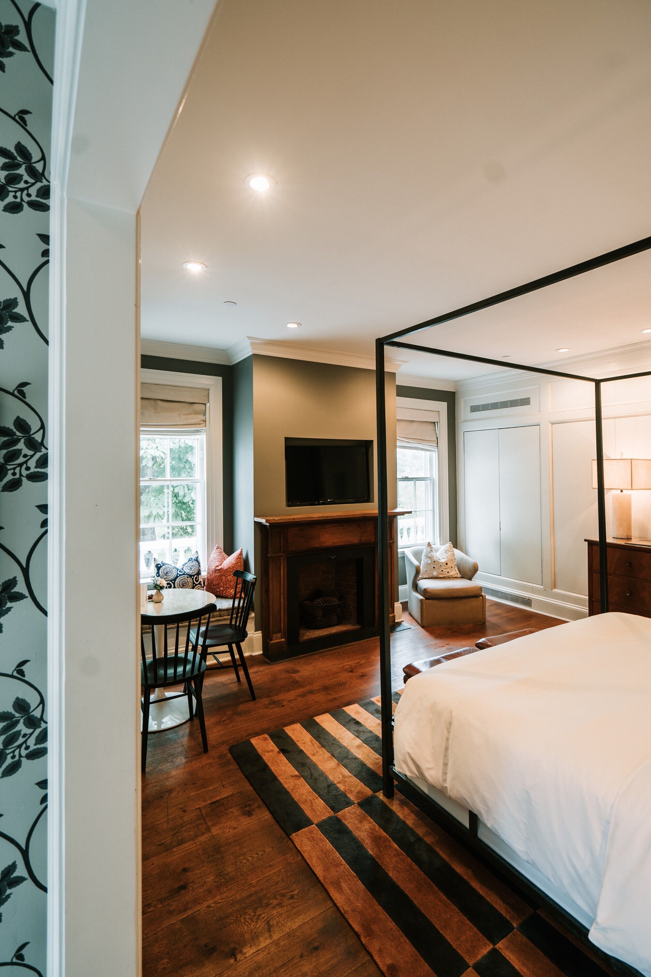 house, 1 king bed | premium bedding, minibar, in-room safe, desk