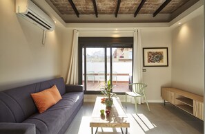 Deluxe Apartment | Living area | Plasma TV - AinB Eixample Miró Apartments (Barcelona)