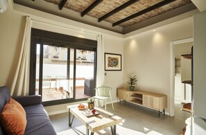 Deluxe Apartment | 2 bedrooms, down comforters, individually decorated - AinB Eixample Miró Apartments (Barcelona)