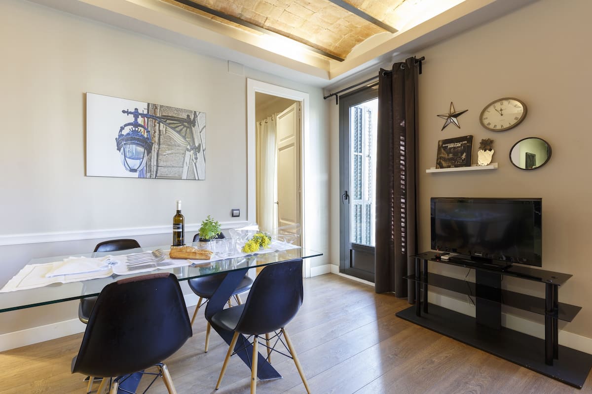 Departamento estándar, 2 habitaciones, cocina, vista a la ciudad | Vista a la calle