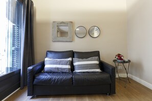 Standard Apartment, 2 Bedrooms, Kitchen, City View | 2 bedrooms, down comforters, individually decorated - AinB Eixample Miró Apartments (Barcelona)