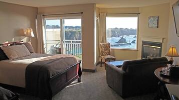 Pillowtop beds, in-room safe, desk, blackout drapes