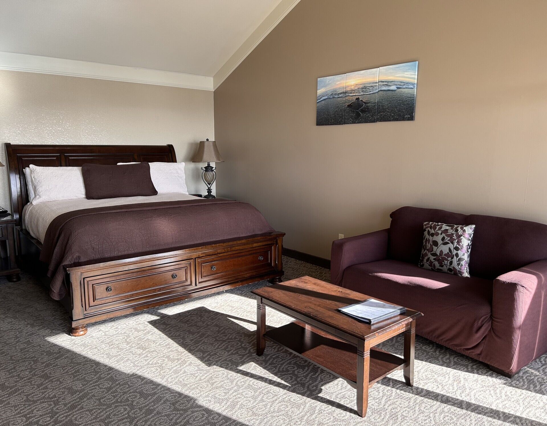 Surmatelas, coffres-forts dans les chambres, bureau, rideaux occultants