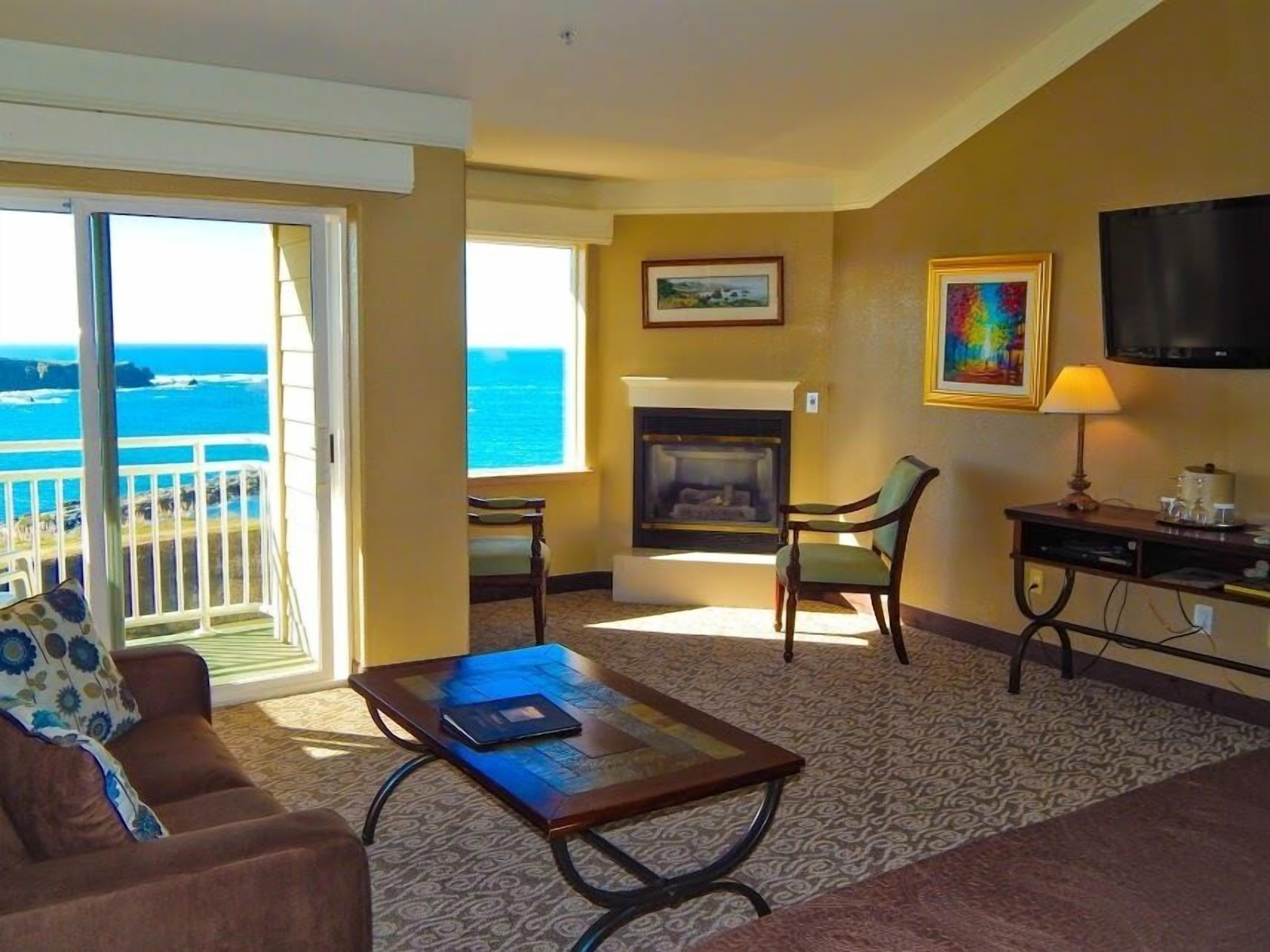 Top Floor King Without Tub, Ocean View | Living area | 42-inch flat-screen TV with cable channels, TV, fireplace