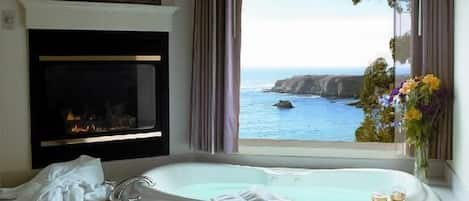 King Suite with Jetted Tub (Ocean View) | Pillowtop beds, in-room safe, desk, blackout drapes