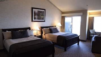 Classic-Zimmer, 2 Queen-Betten | Pillowtop-Betten, Zimmersafe, Schreibtisch, VerdunkelungsvorhÀnge