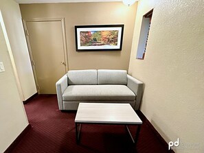 책상, 노트북 작업 공간, 암막 커튼, 방음 설비