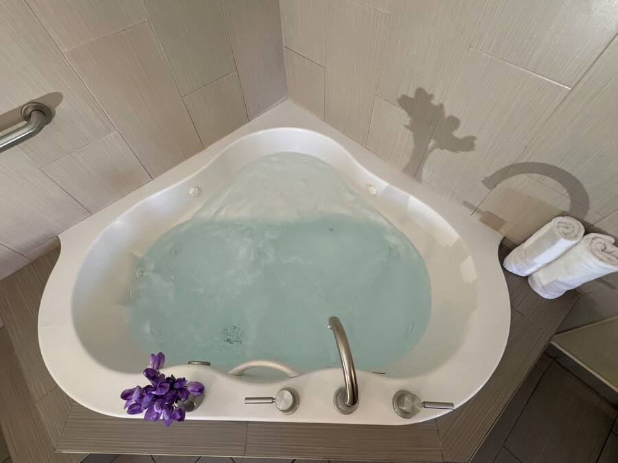 Private spa tub