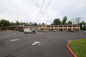 Exterior - Travel Inn & Suites (Flemington)