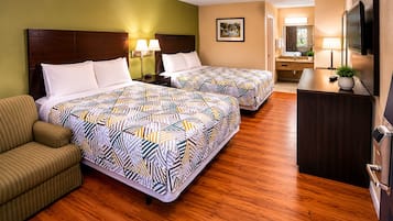 Standaard kamer, 2 queensize bedden, niet-roken | Geluiddichte muren, een strijkplank/strijkijzer, gratis wifi, beddengoed