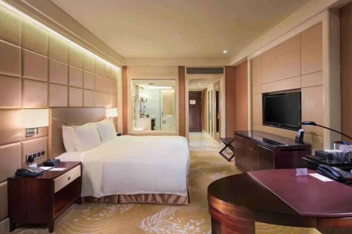 Premium bedding, minibar, in-room safe, blackout drapes