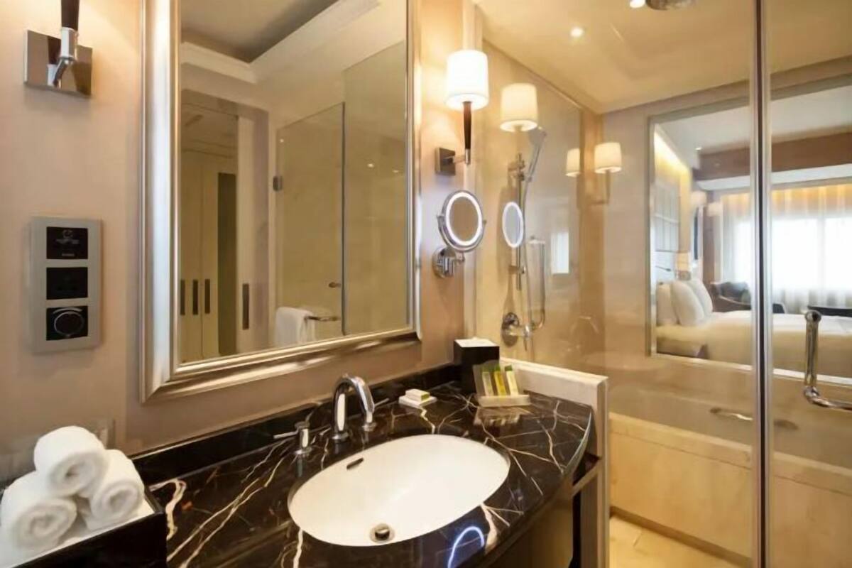 Bathroom | Separate bathtub and shower, jetted bath, designer toiletries