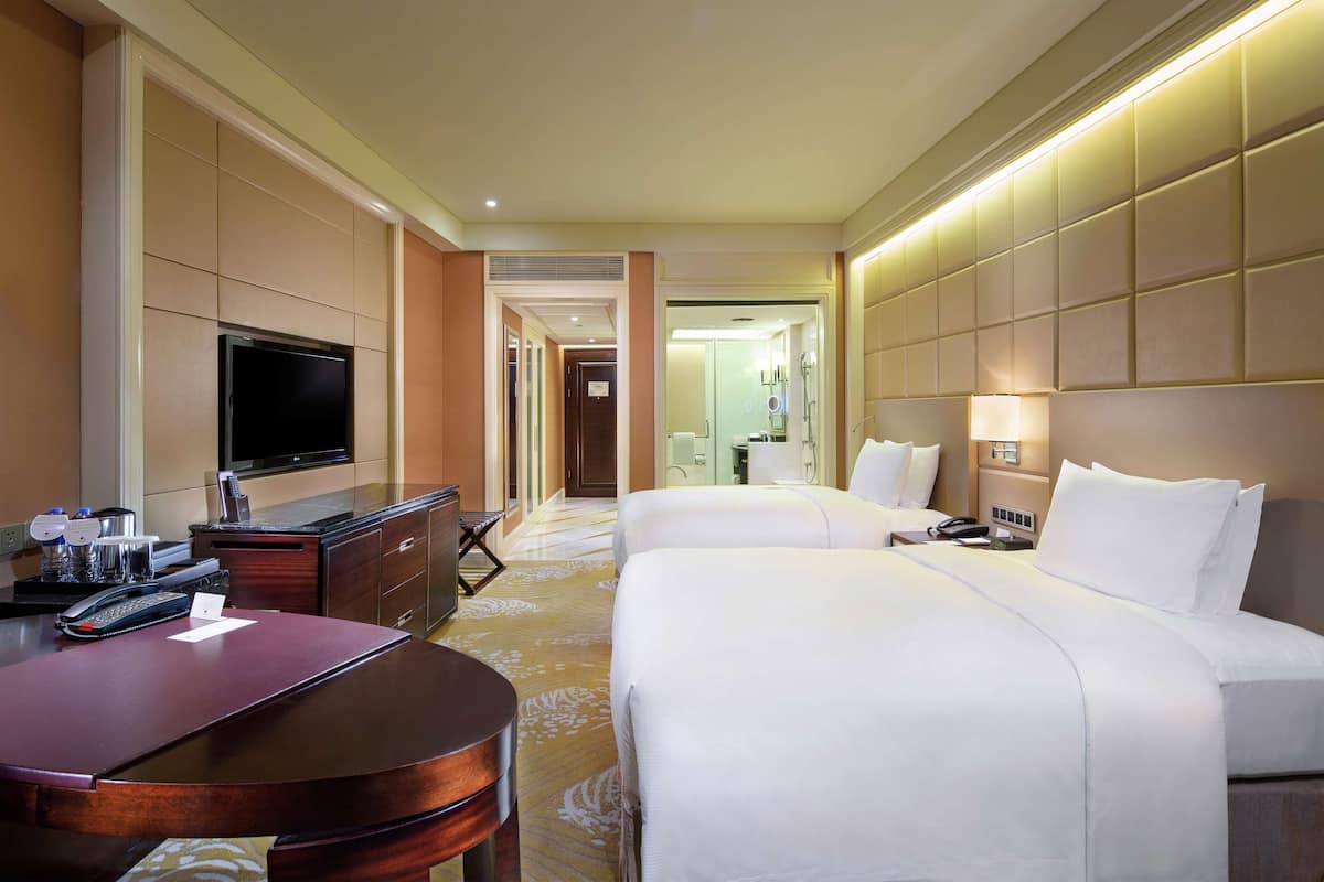 Premium bedding, minibar, in-room safe, blackout drapes