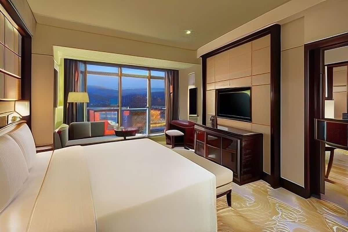 Premium bedding, minibar, in-room safe, blackout drapes