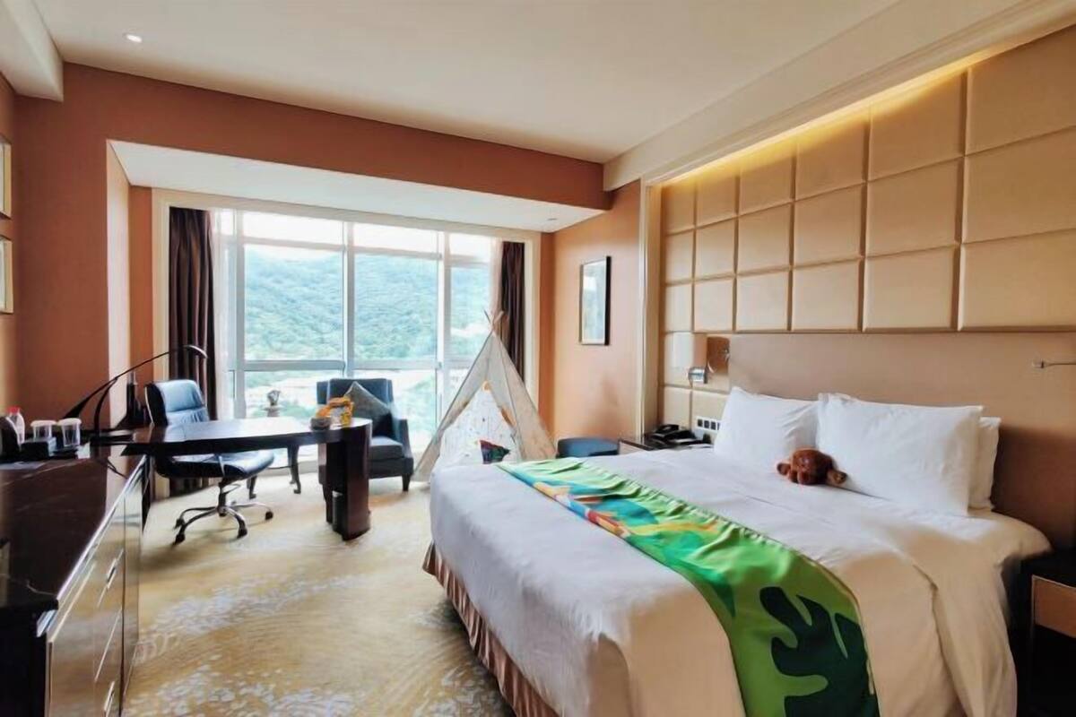 Premium bedding, minibar, in-room safe, blackout curtains