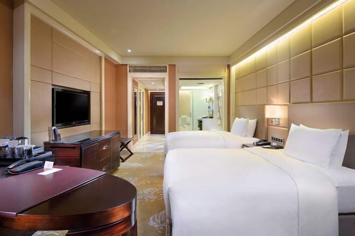 Premium bedding, minibar, in-room safe, blackout drapes