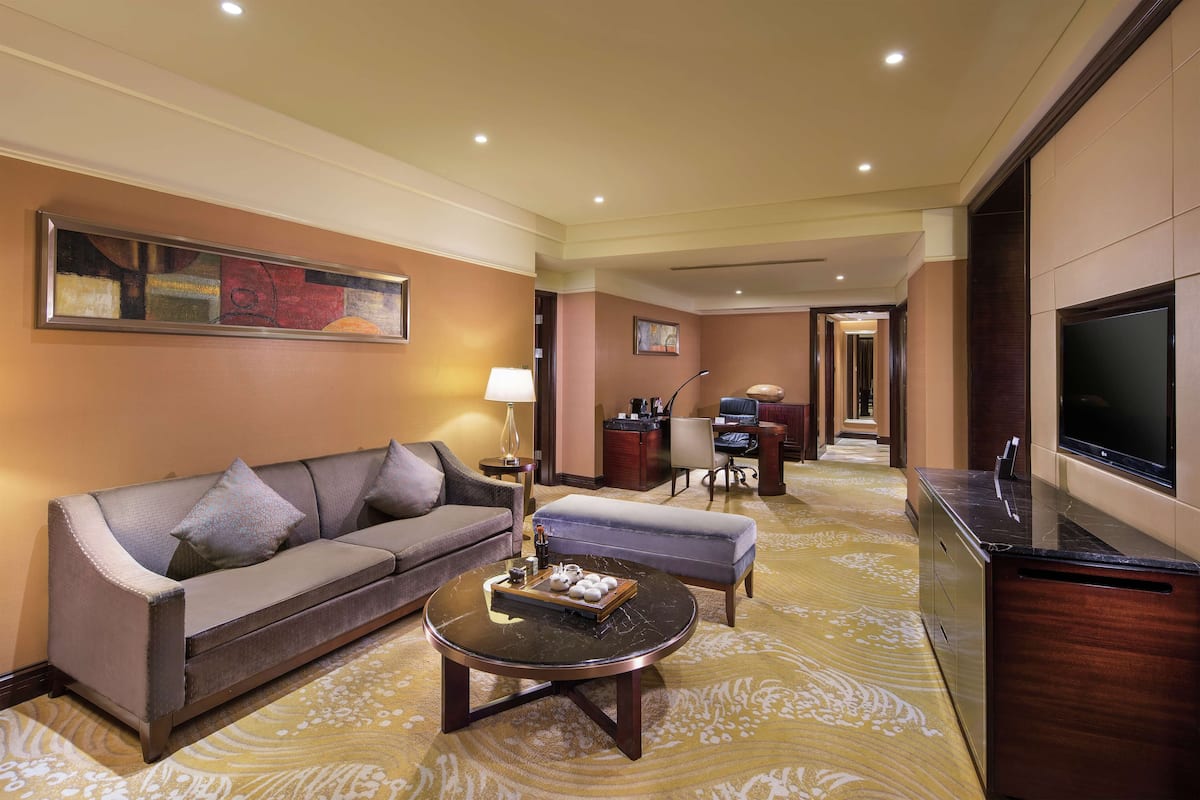 premier suite, one king bed | premium bedding, minibar, in-room safe, blackout curtains