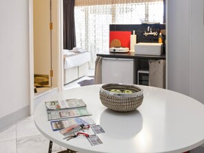 Design appartement, terras | Dineren in de kamer