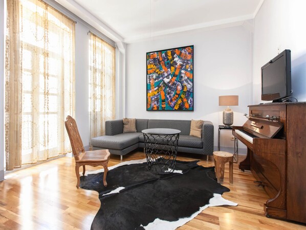 32-inch TV with satellite channels, DVD player, iPod dock