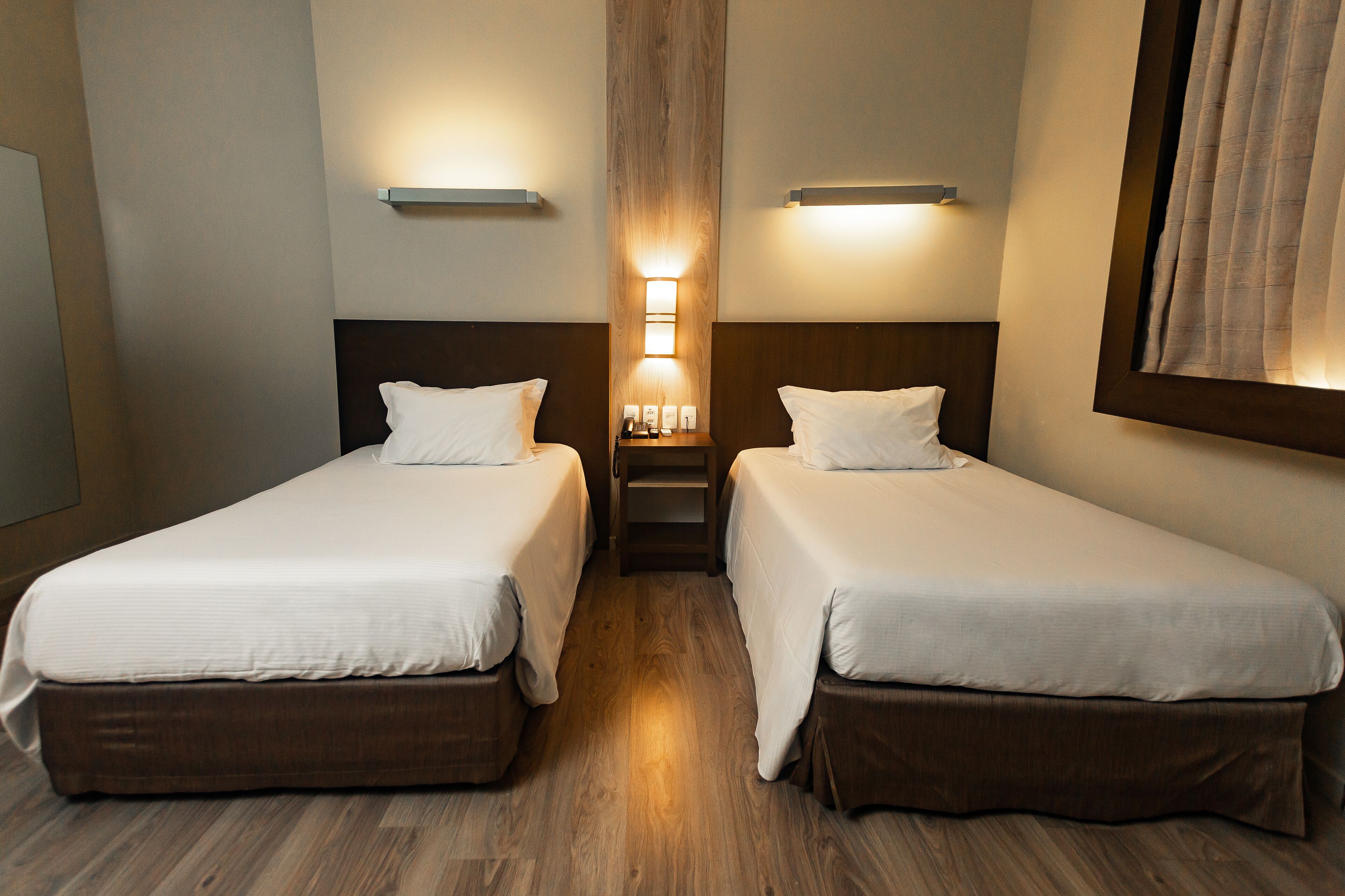 classic twin room, 2 single beds | 1 bedroom, minibar, in-room safe, desk