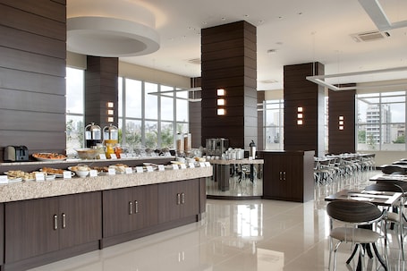Daily buffet breakfast for a fee. Master Cosmopolitan