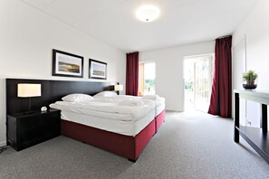 Deluxe Room | 1 bedroom, blackout drapes, WiFi (free), bed sheets - First Hotel Lindö Park (Vallentuna)