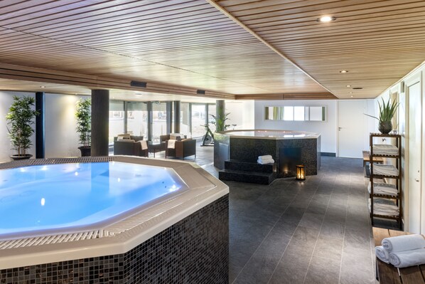 2 piscinas cubiertas