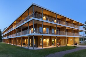 Fachada del alojamiento - Noche