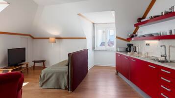 Superior 1 Bedroom Apartment | Living area | 43-inch flat-screen TV with cable channels, LCD TV